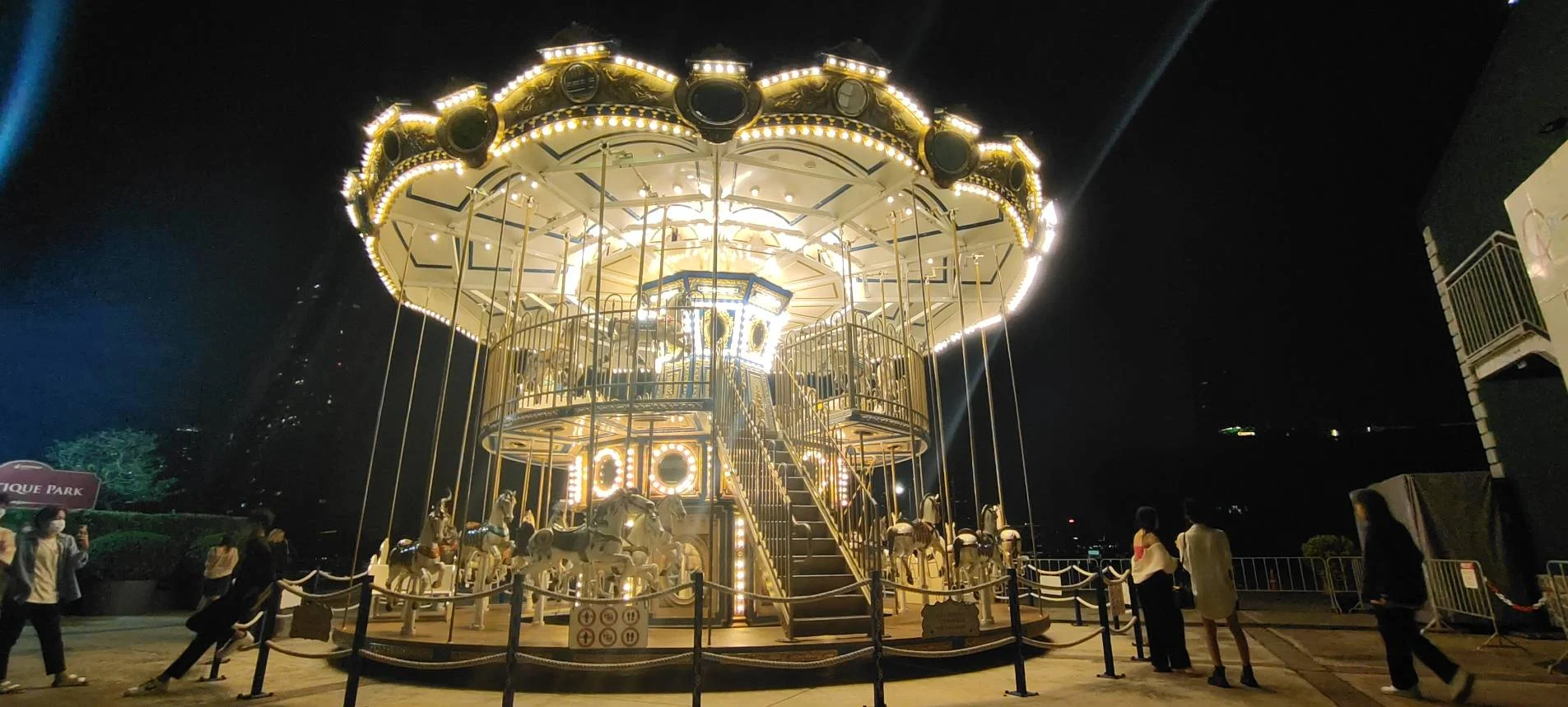 marry go round Asiatique